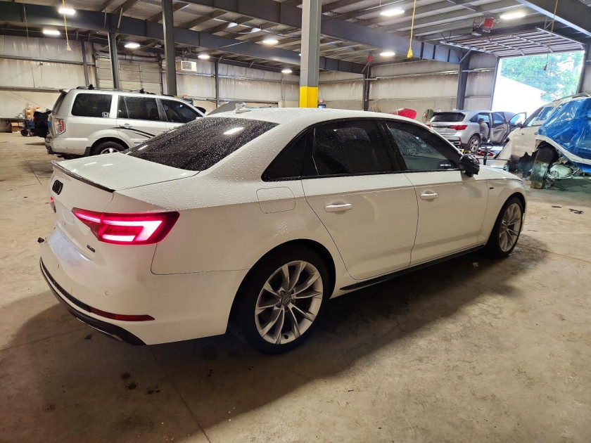 Audi A4, Premium Plus