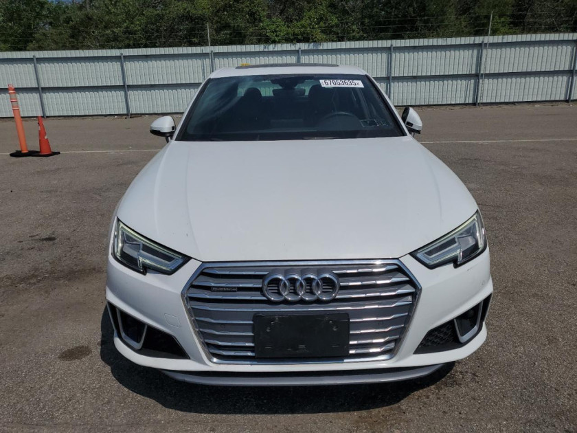 Audi A4, Premium Plus