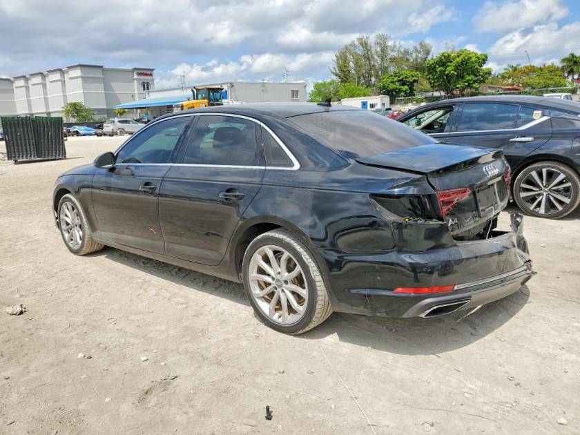 Audi A4, Premium