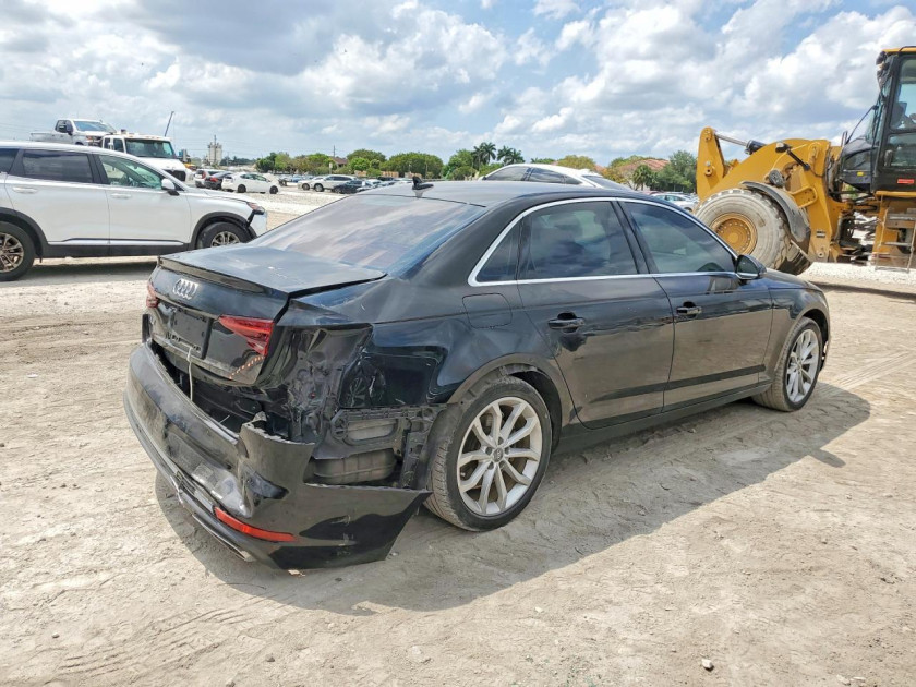 Audi A4, Premium