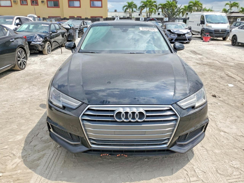 Audi A4, Premium