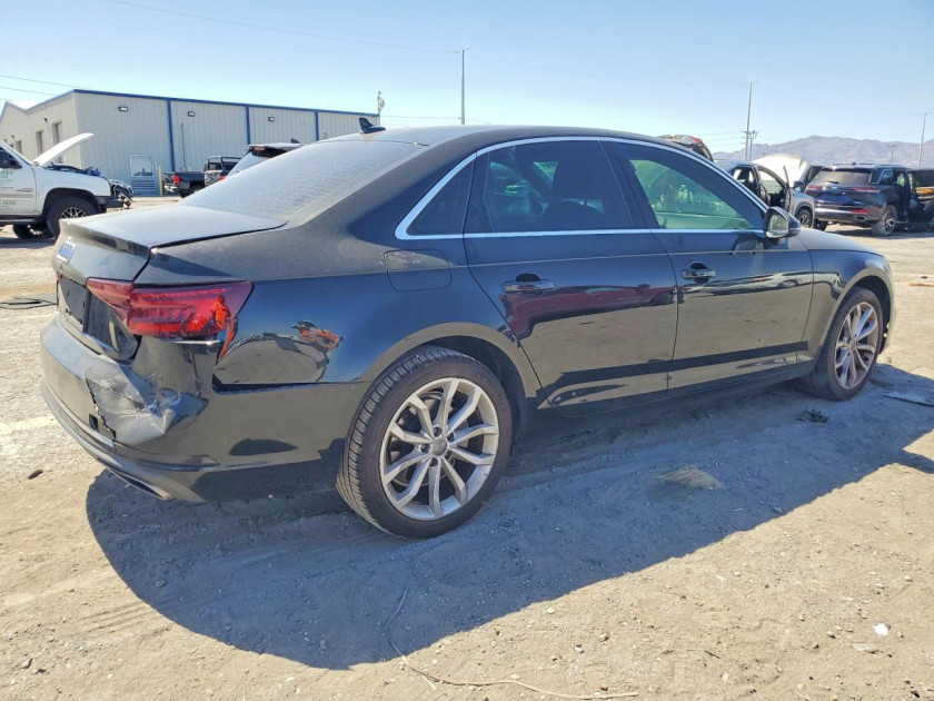 Audi A4, Premium