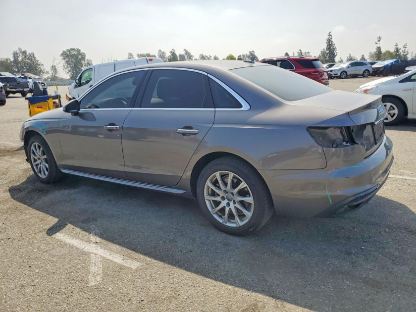 Audi A4, Premium