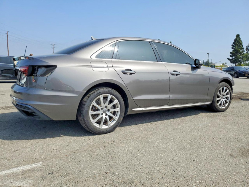 Audi A4, Premium