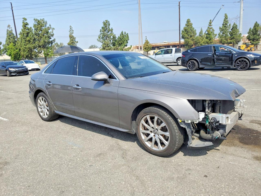 Audi A4, Premium