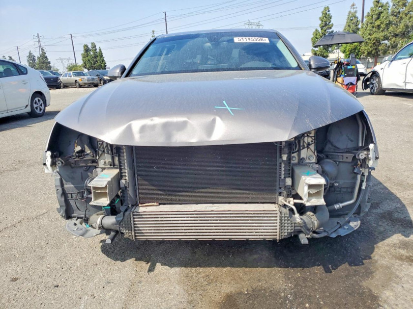Audi A4, Premium