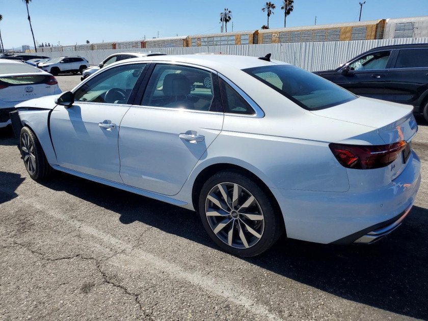 Audi A4, Premium 40