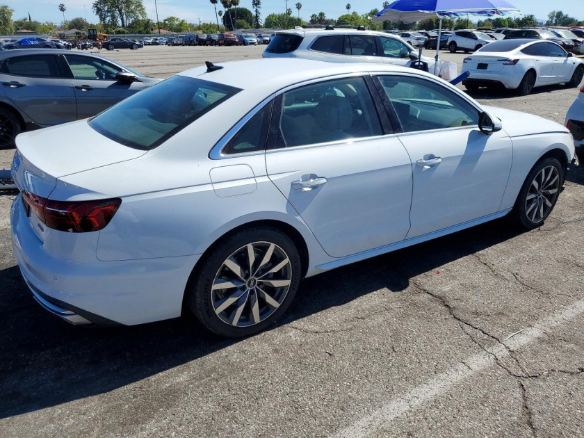 Audi A4, Premium 40