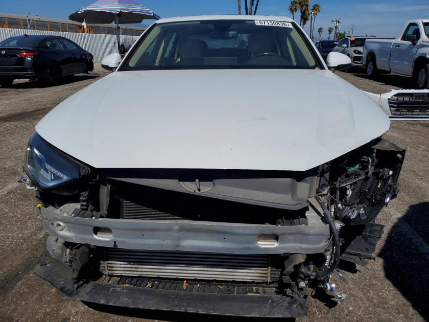 Audi A4, Premium 40