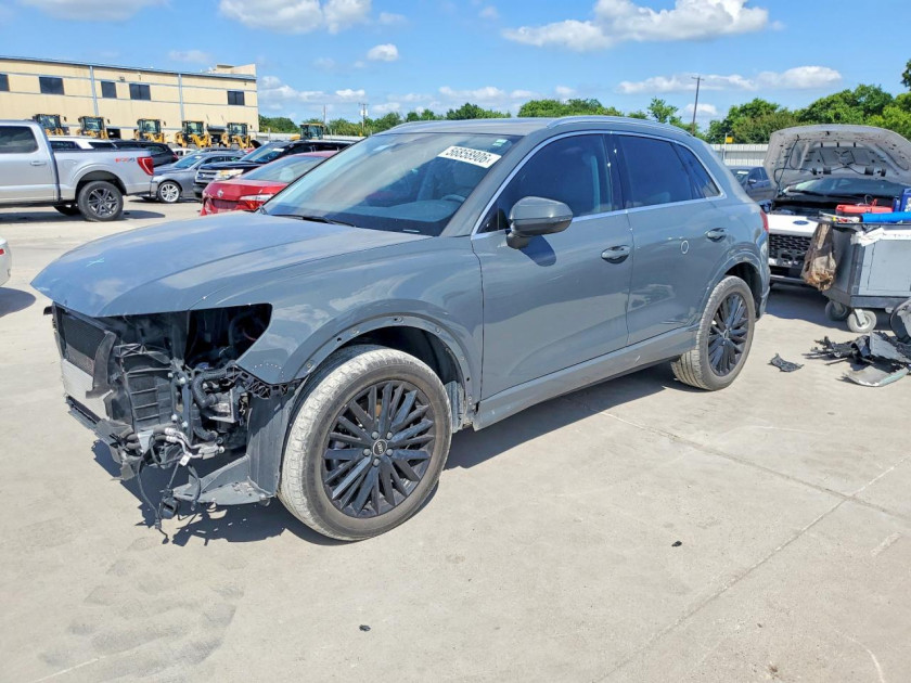 Audi Q3, Premium Plus 40