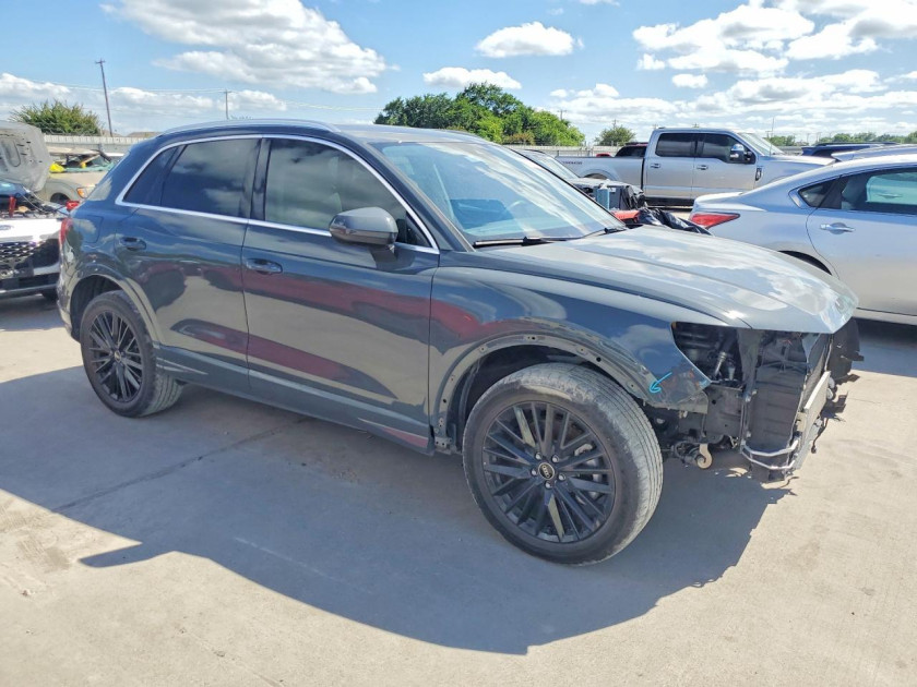 Audi Q3, Premium Plus 40