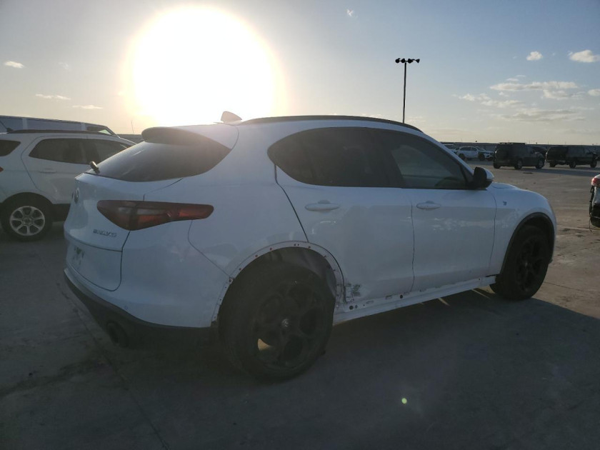 Alfa Romeo Stelvio, TI
