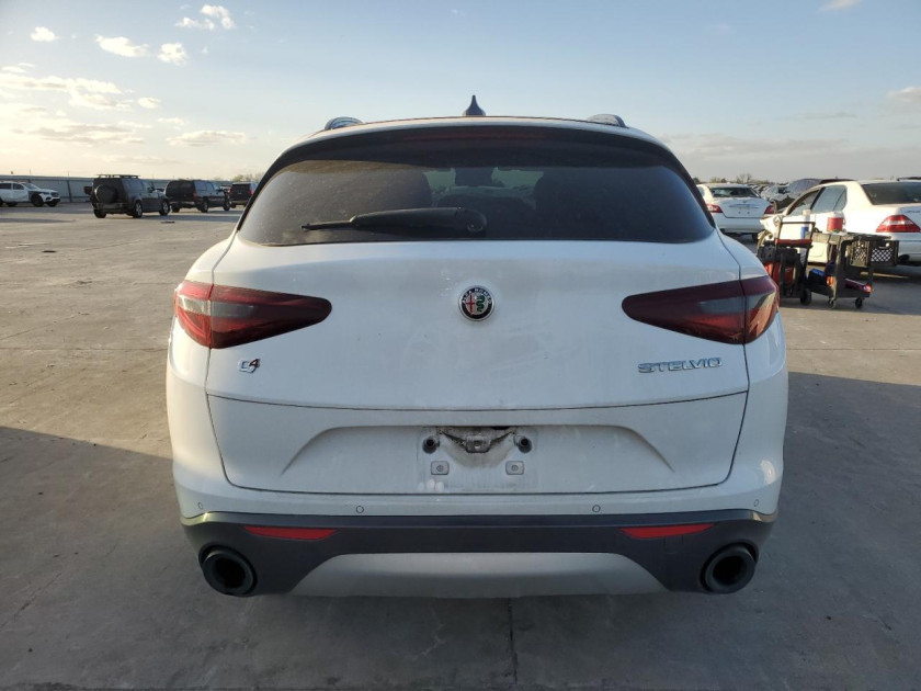 Alfa Romeo Stelvio, TI