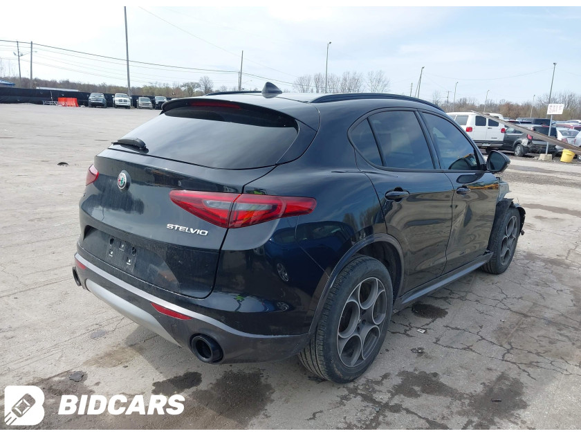 Alfa Romeo Stelvio, Ti Awd