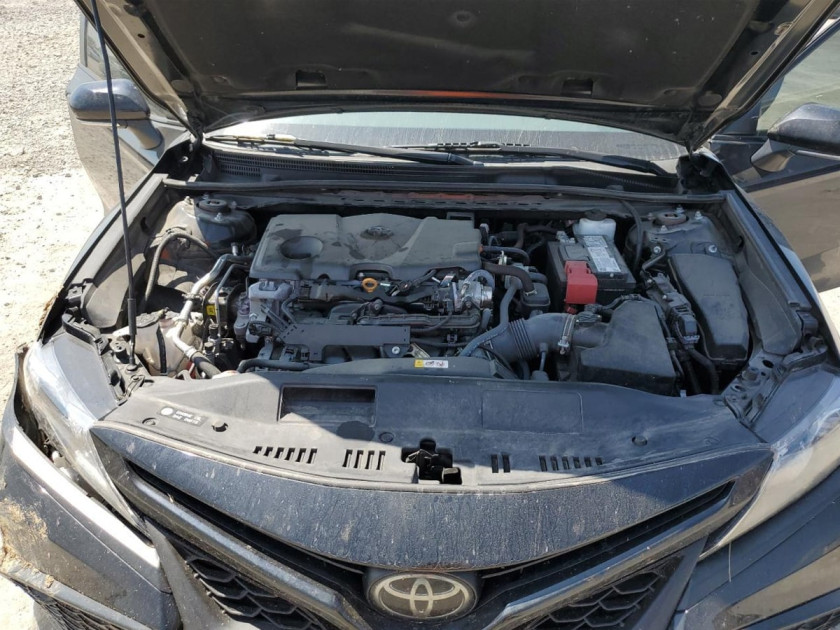 Toyota Camry, SE