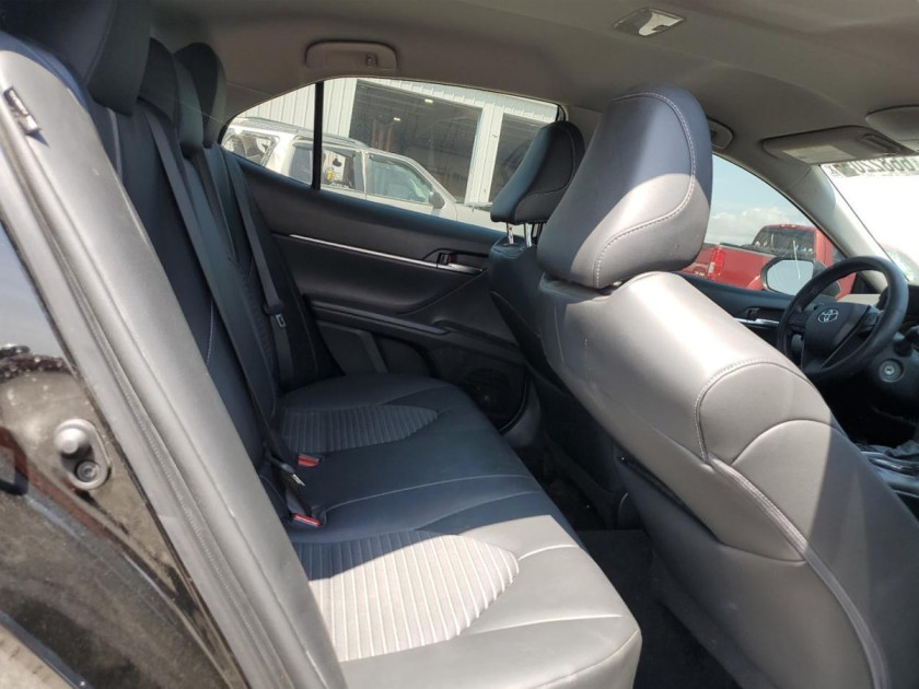 Toyota Camry, SE