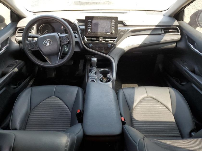 Toyota Camry, SE
