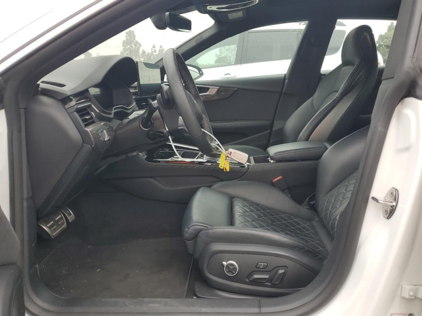 Audi S5, Premium Plus