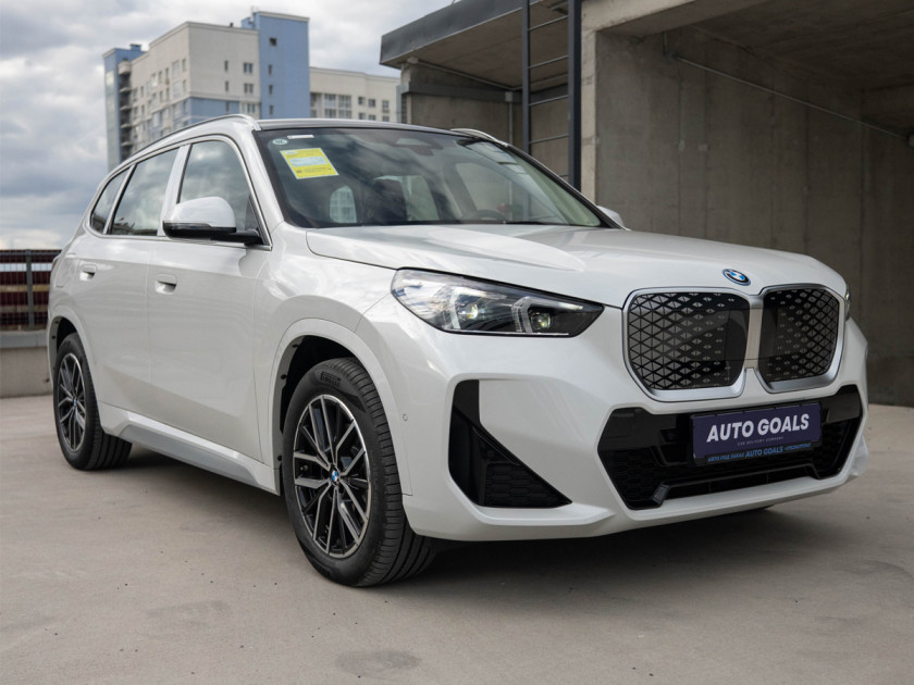 BMW iX1