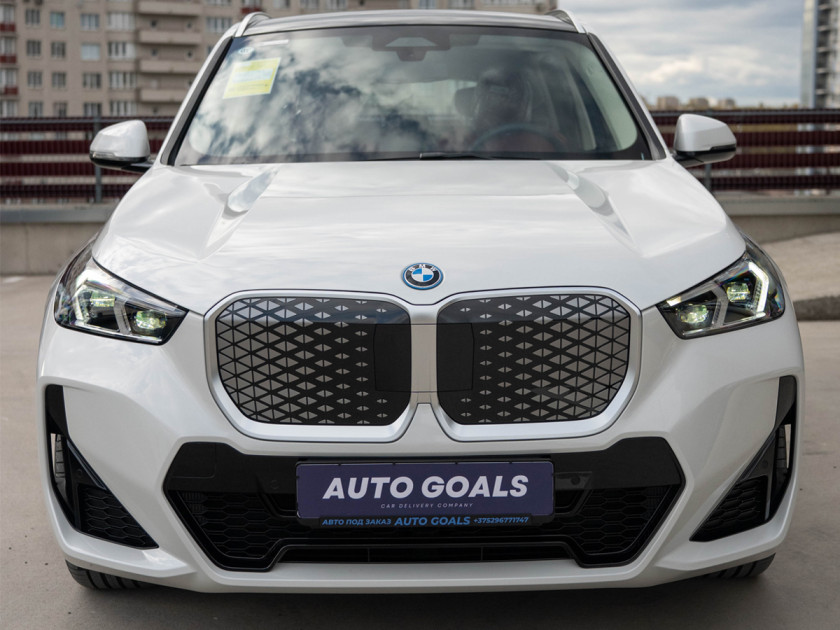 BMW iX1