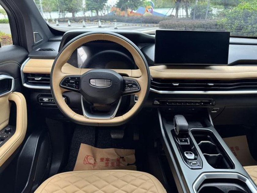 Geely Okavango (Haoyue L)