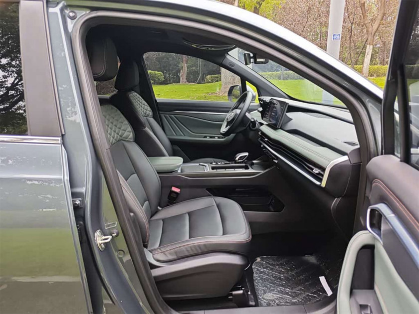 Geely Okavango (Haoyue L)